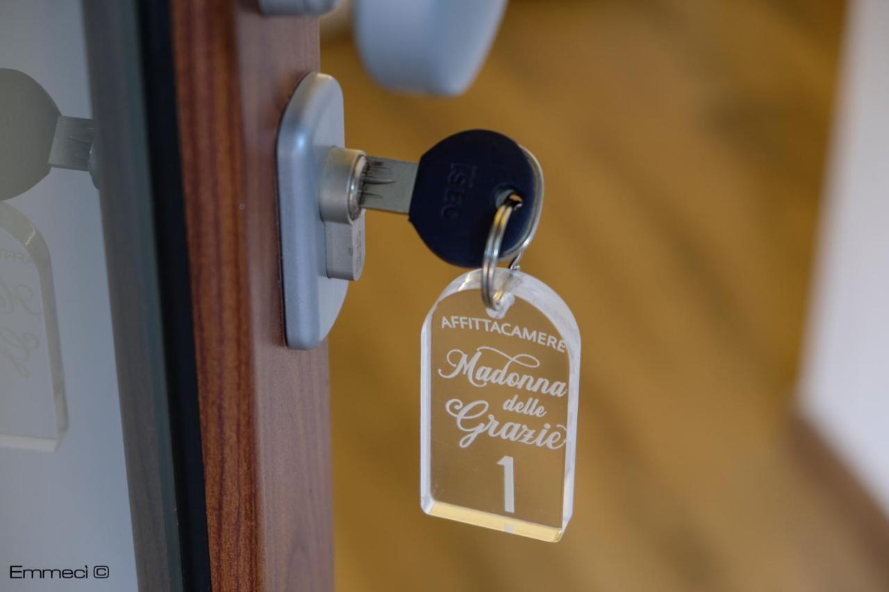 Madonna Delle Grazie Hotel Laterza Bagian luar foto