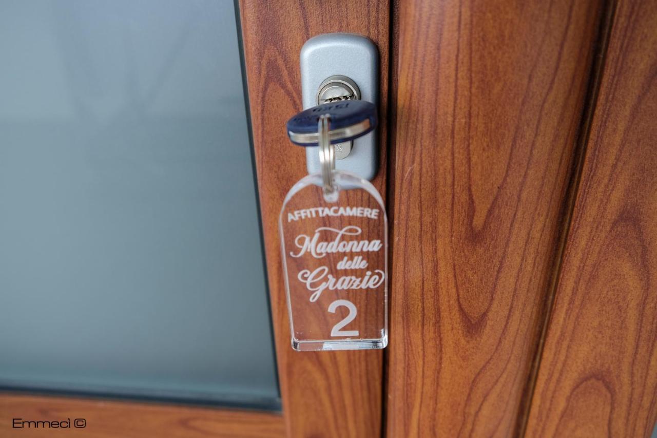 Madonna Delle Grazie Hotel Laterza Bagian luar foto