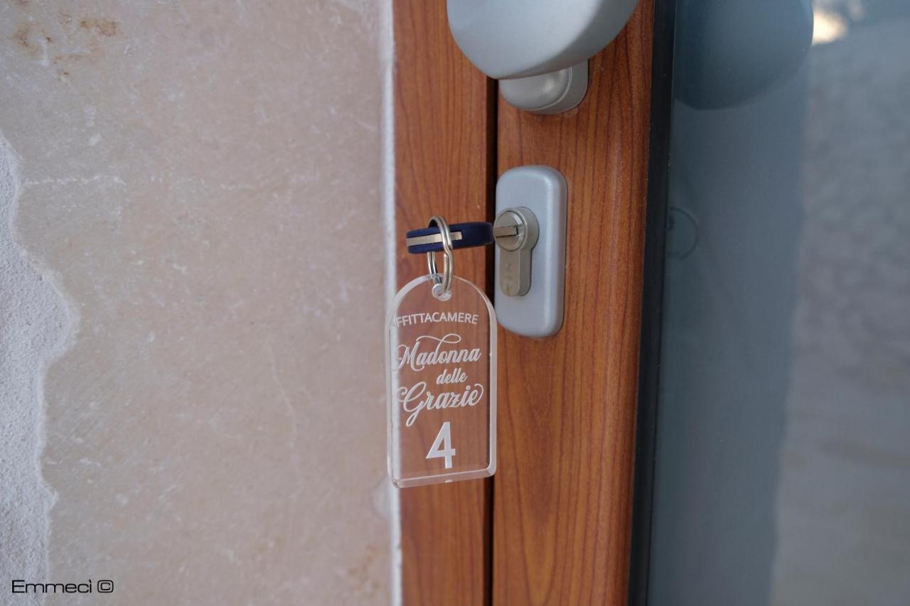 Madonna Delle Grazie Hotel Laterza Bagian luar foto